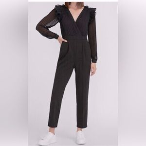 NEW EXPRESS $118 BLACK PLEATED RUFFLE SHOULDER JUMPSUIT size 2